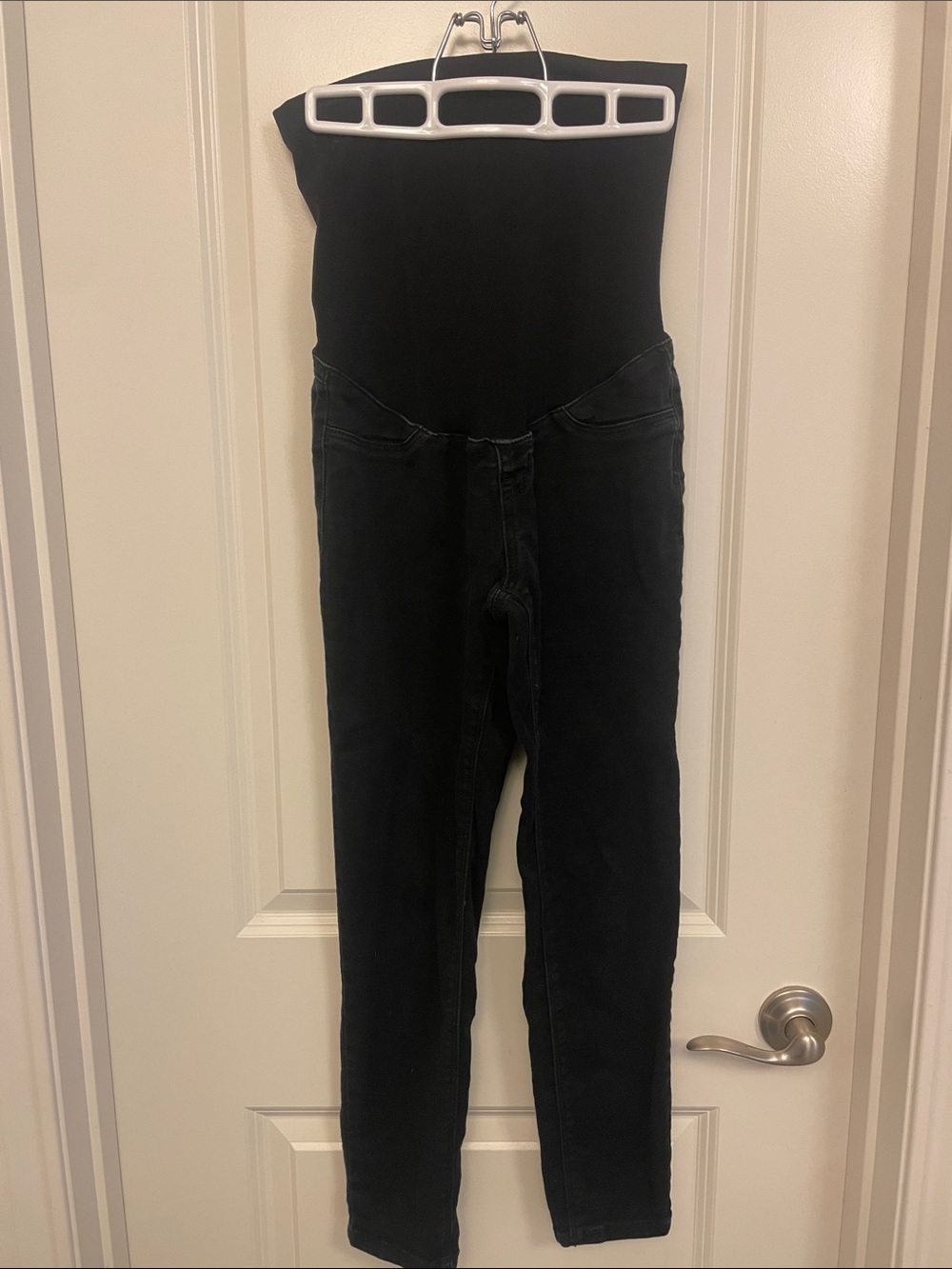 1822 Denim Black Skinny Maternity Jeans with High Waist Panel